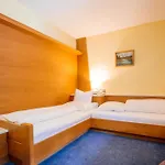 מלון Parkhotel 3*