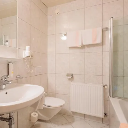 Parkhotel Отель 3*