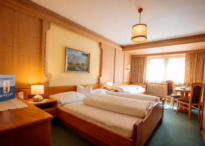 מלון Parkhotel 3*